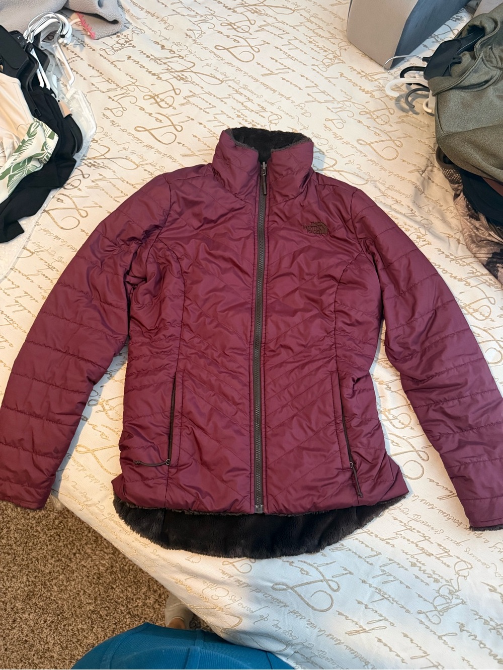 The North Face Women's Quilted Puffer Jacket - Burgundy